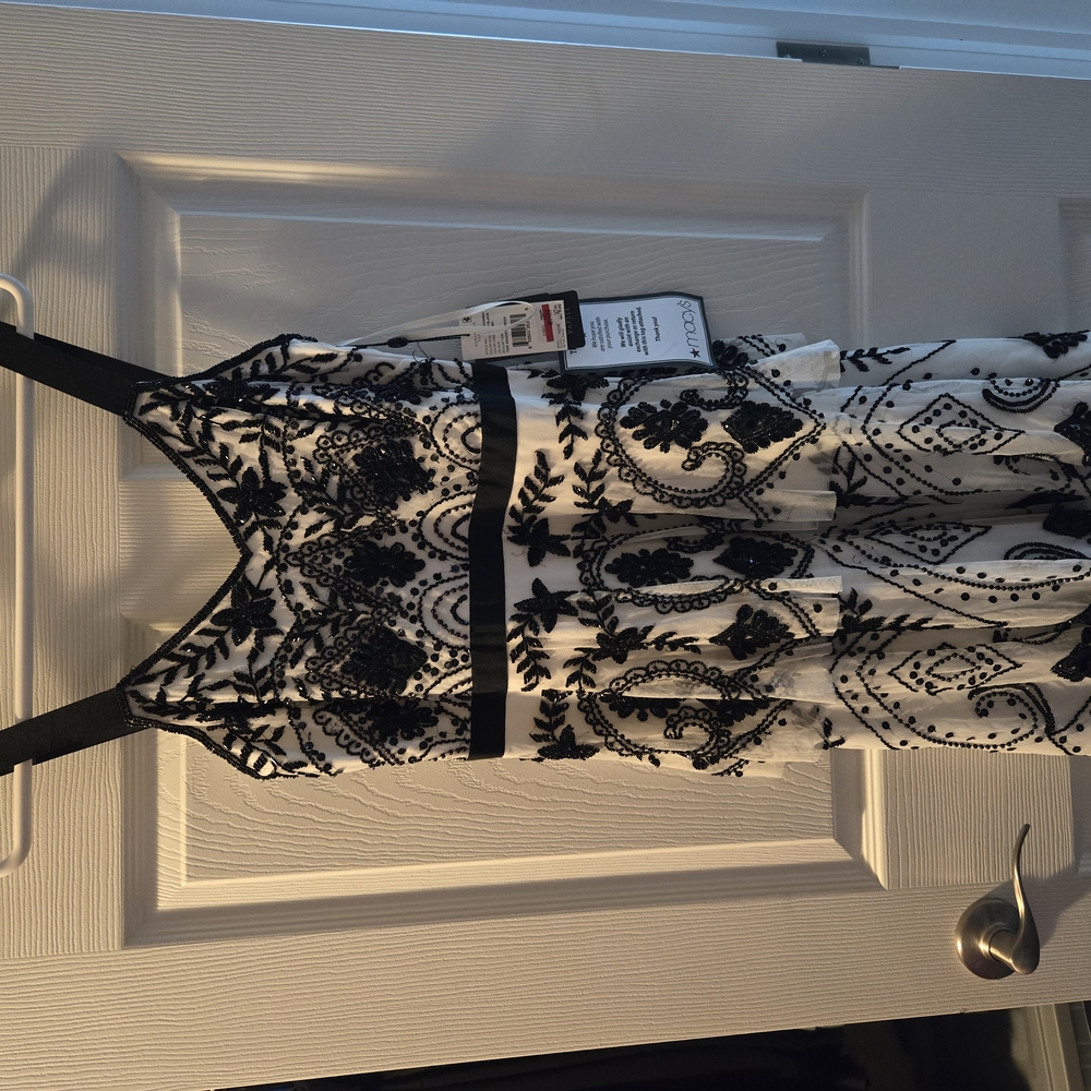 Adrianna Papell Black and White Sheath Mini Dress